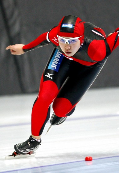 图文小平奈绪获女子速滑1500米冠军红色闪电