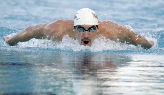 美国圣克拉拉国际游泳邀请赛男子200米蝶泳比赛中,菲尔普斯以1分54秒