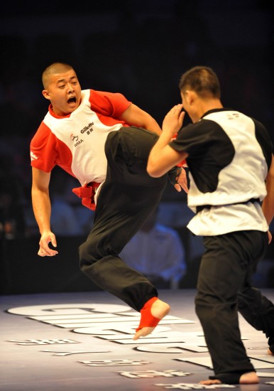 当日,首届中国武术职业联赛(团体赛)第三轮比赛在安徽省黄山市举行