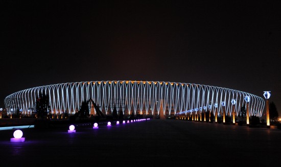 图文济南奥体中心体育场夜景灯光营造完美柳叶