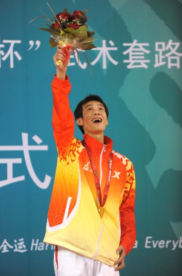 十一届全国运动会武术套路男子太极拳太极剑全能比赛中,周斌获得金牌