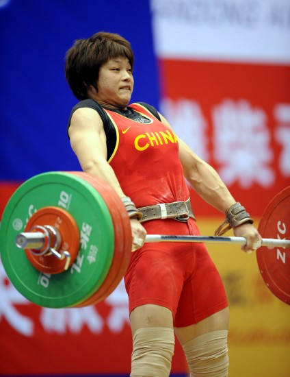 图文康月获女子举重69公斤级季军提铃蓄势