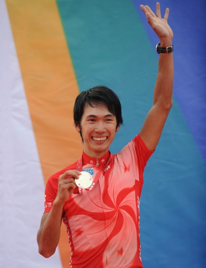 > 陈振兴摘得香港代表团首枚银牌