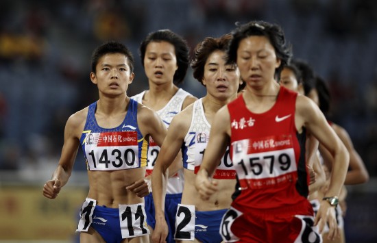 图文薛飞夺得女子1500米冠军薛飞腹肌明显