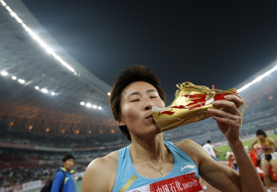 当日,在第十一届全运会田径女子400米栏决赛中,黄潇潇以55秒49的成绩