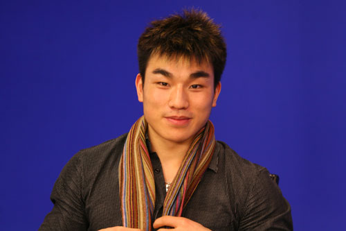 图文举重奥运冠军廖辉做客新浪廖辉戴上围脖