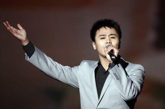 图文cctv年度体坛风云人物颁奖典礼胡佳唱歌助兴