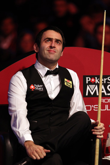 图文-温布利大师赛奥沙利文挺进决赛 朝着看台搞怪