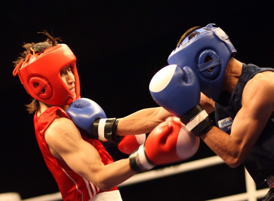 图文邹市明晋级亚洲拳王争霸赛决赛与对手激战