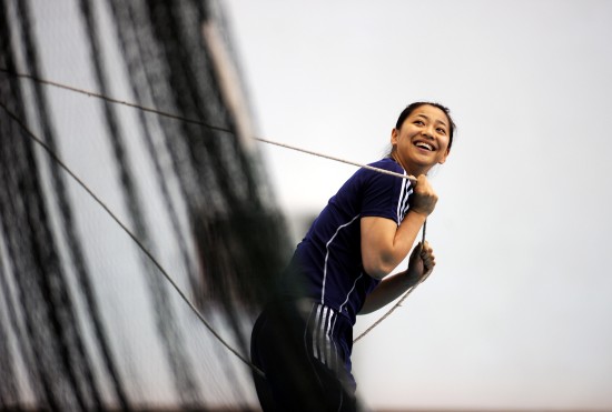 图文中国女排五一汗洒训练场王茜拉网绳