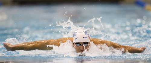 图文-夏洛特游泳大奖赛赛况 菲尔普斯恐怖臂长