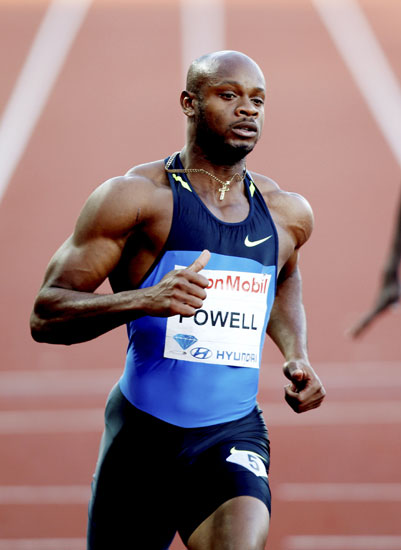 牙买加名将鲍威尔在男子100米决赛中跑出了今年世界最好成绩的9秒72