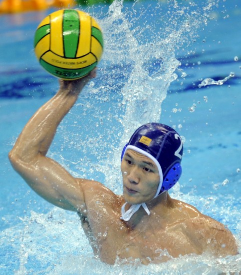 当日,在山东省日照市举行的2010年中国水上运动会男子水球a组比赛中