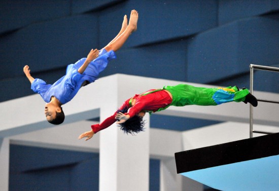 图文-跳水明星系列赛济南站 妙趣横生的表演