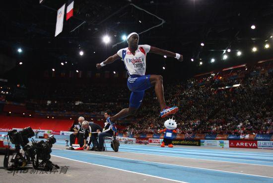 图文-欧洲室内田径赛7日赛况 塔姆戈腾空而起_综合