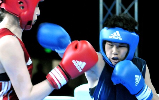 图文-亚洲杯女子拳击赛落幕 杨婷婷击败哈选手