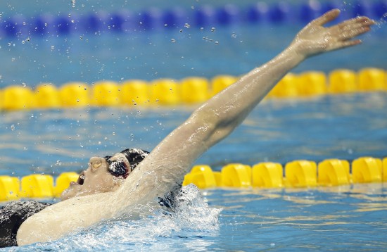 图文-女子200米仰泳富兰克林夺冠 仰泳行进中
