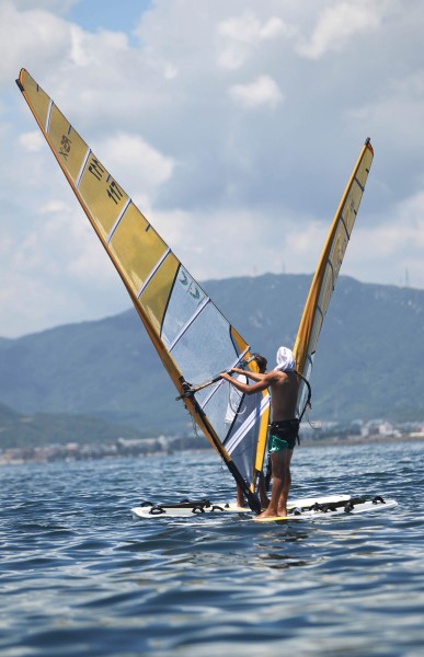 图文大运男子帆板rsx级赛况水上飞舞的蝴蝶
