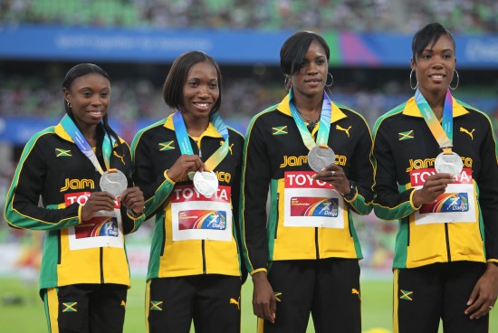 图文-世锦赛女子4x400米接力颁奖 牙买加获得亚军