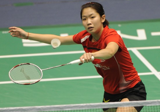 图文-中国羽毛球大师赛16日赛况 汪鑫微笑着回球