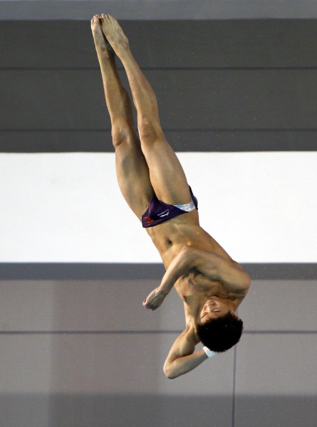 图文城运会13日跳水比赛赛况杨健在空中完成动作