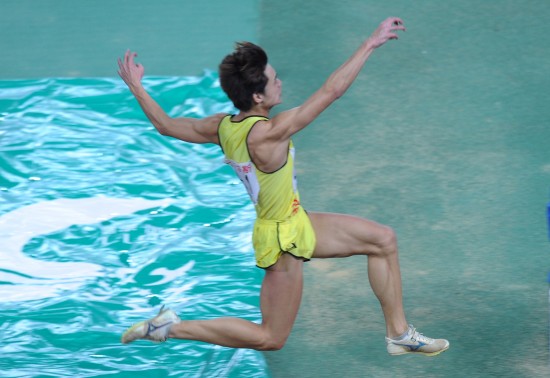 图文-城运会田径20日赛况 福州选手林清获得冠军_综