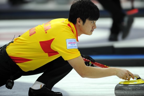 图文太平洋冰壶赛中国男队进决赛徐晓明开始投掷