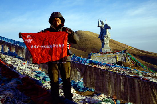 摄影爱好者行走青藏高原谱写宜准海拔故事