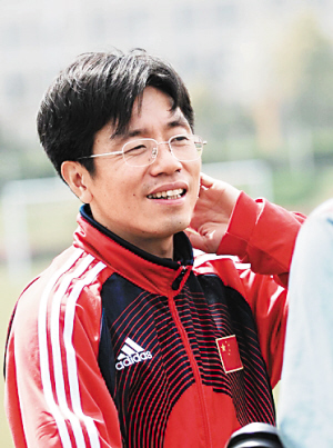李飞宇:这只是足协一次很普通的人员变动,除了女足领队外,像什么08