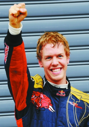 21岁的维特尔刷新了f1最年轻分站赛冠军的纪录.