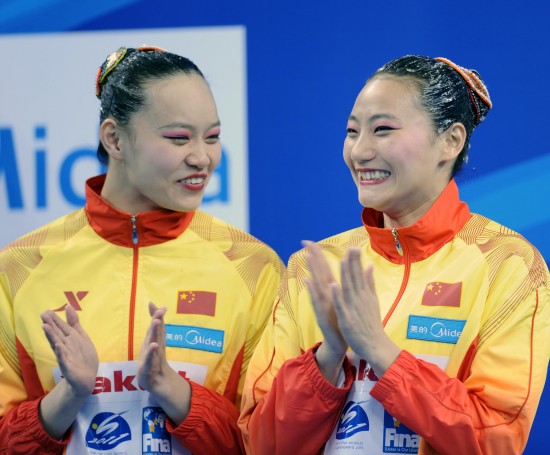 图文-世游赛花游双人技术决赛 黄雪辰/刘鸥相视而笑