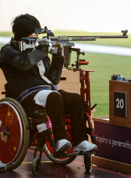 图文:—r8-sh1级女子50米气步枪3*40:党诗蓓晋级决赛