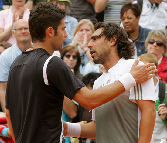 图文法网巴格达蒂斯惨遭横扫出局意大利帅哥安慰