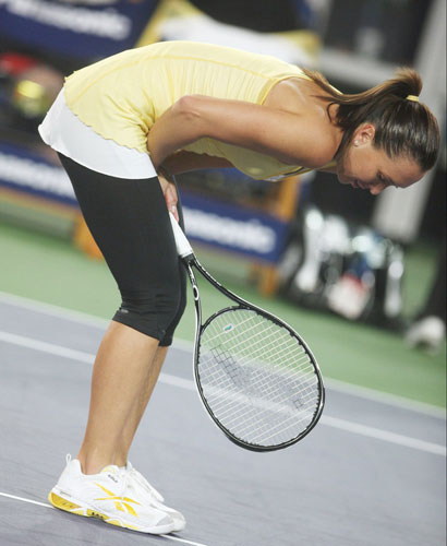 图文中网女单扬科维奇夺冠打丢一球懊恼弯下腰