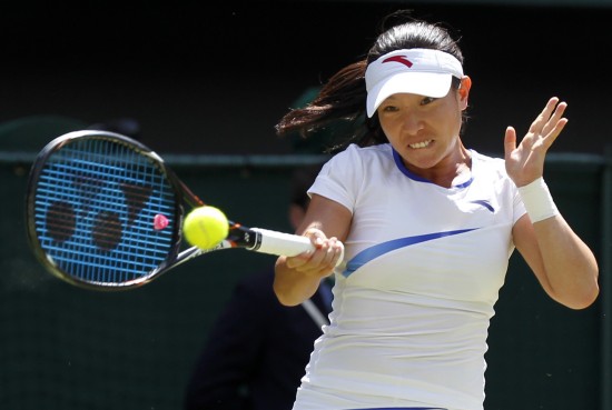 图文-郑洁不敌小威无缘16强 郑洁比赛中单手回球