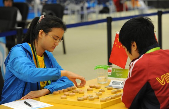 图文-16日亚运会象棋赛场 唐丹迎战越南棋手